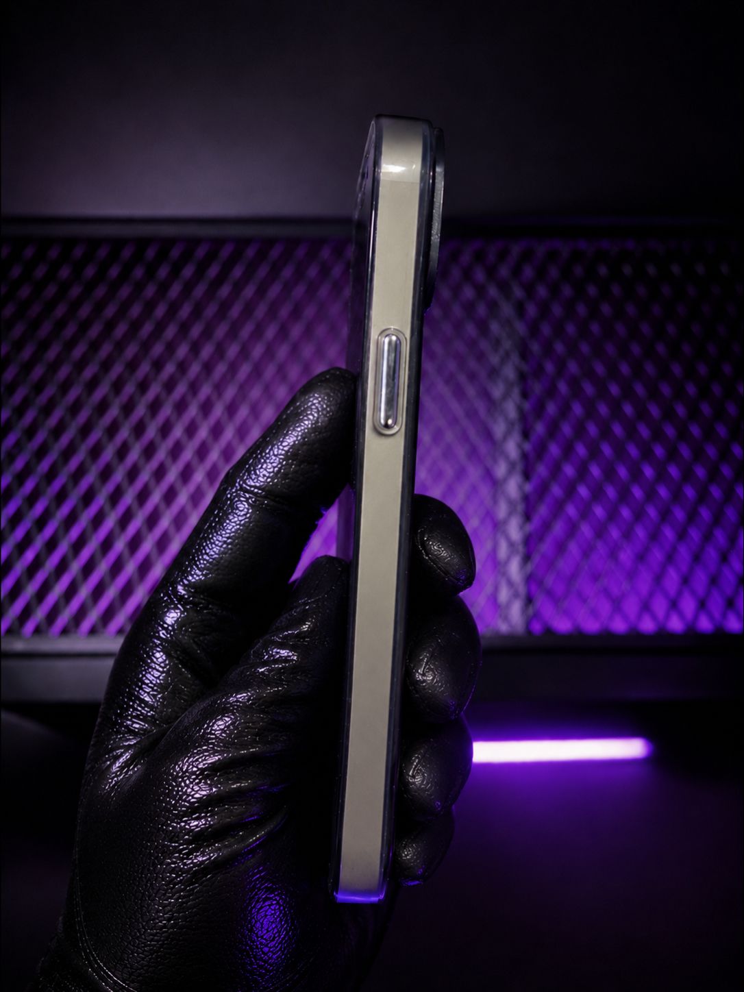 CAPINHA DE IPHONE EASY GOKU DRAGON BALL METALIZADO