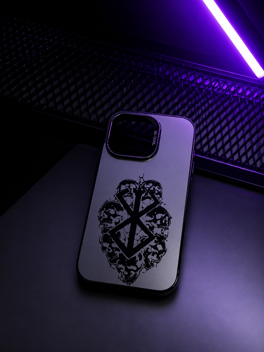 CAPINHA DE IPHONE SKULL BERSERK METALIZADO