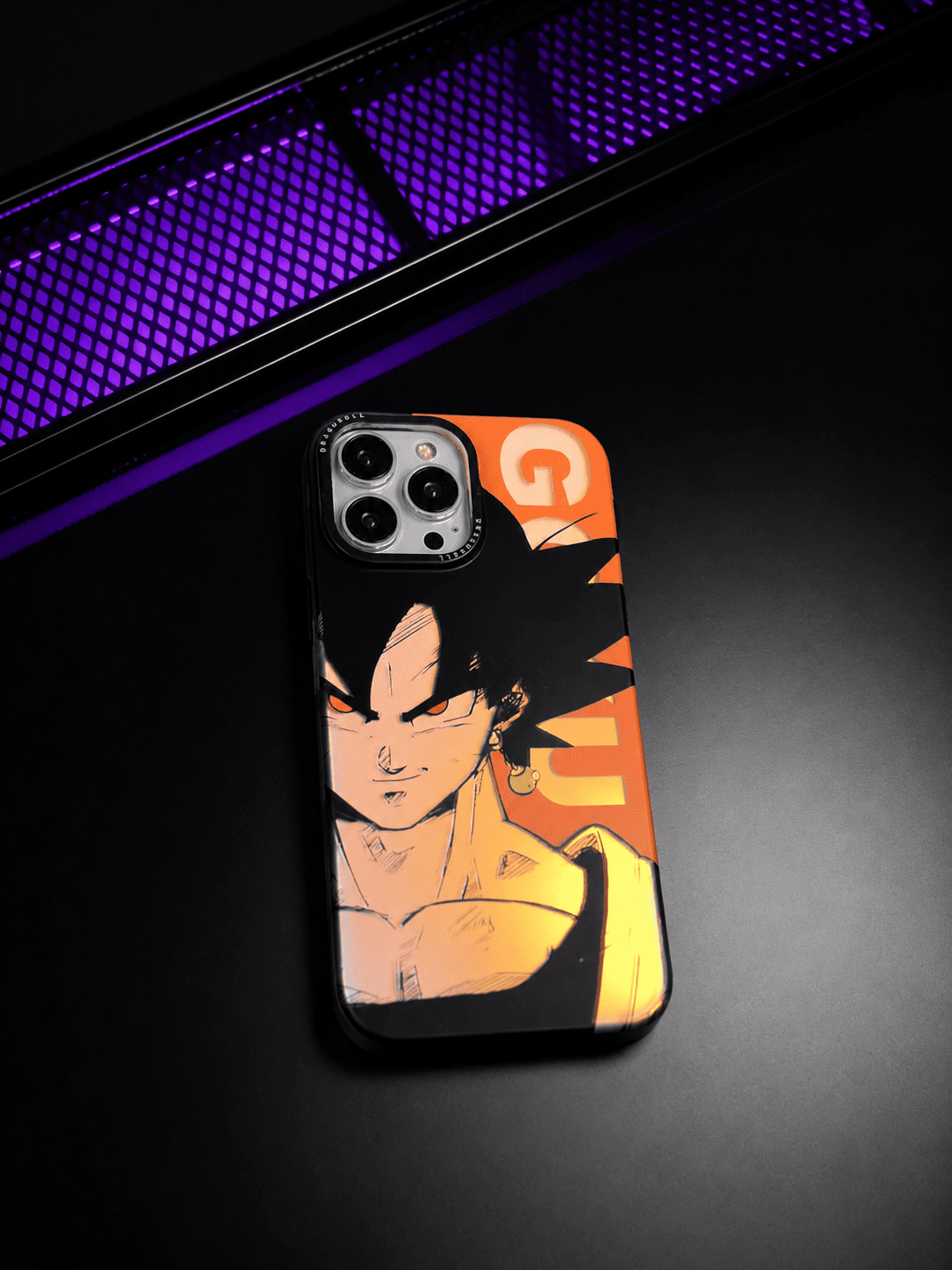 CAPINHA DE IPHONE GOKU ORANGE